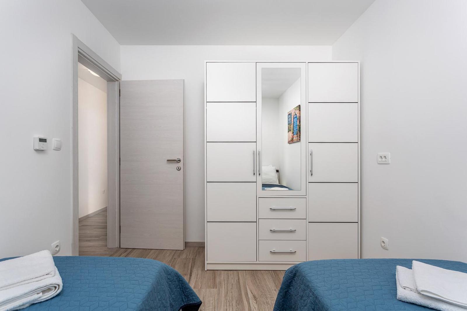 Kvarner Bay - Apartments 2 & 4 リエカ エクステリア 写真